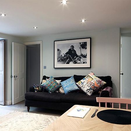 Central Hastings, Stylish-Luxe, Seaside Apartment. Exterior photo