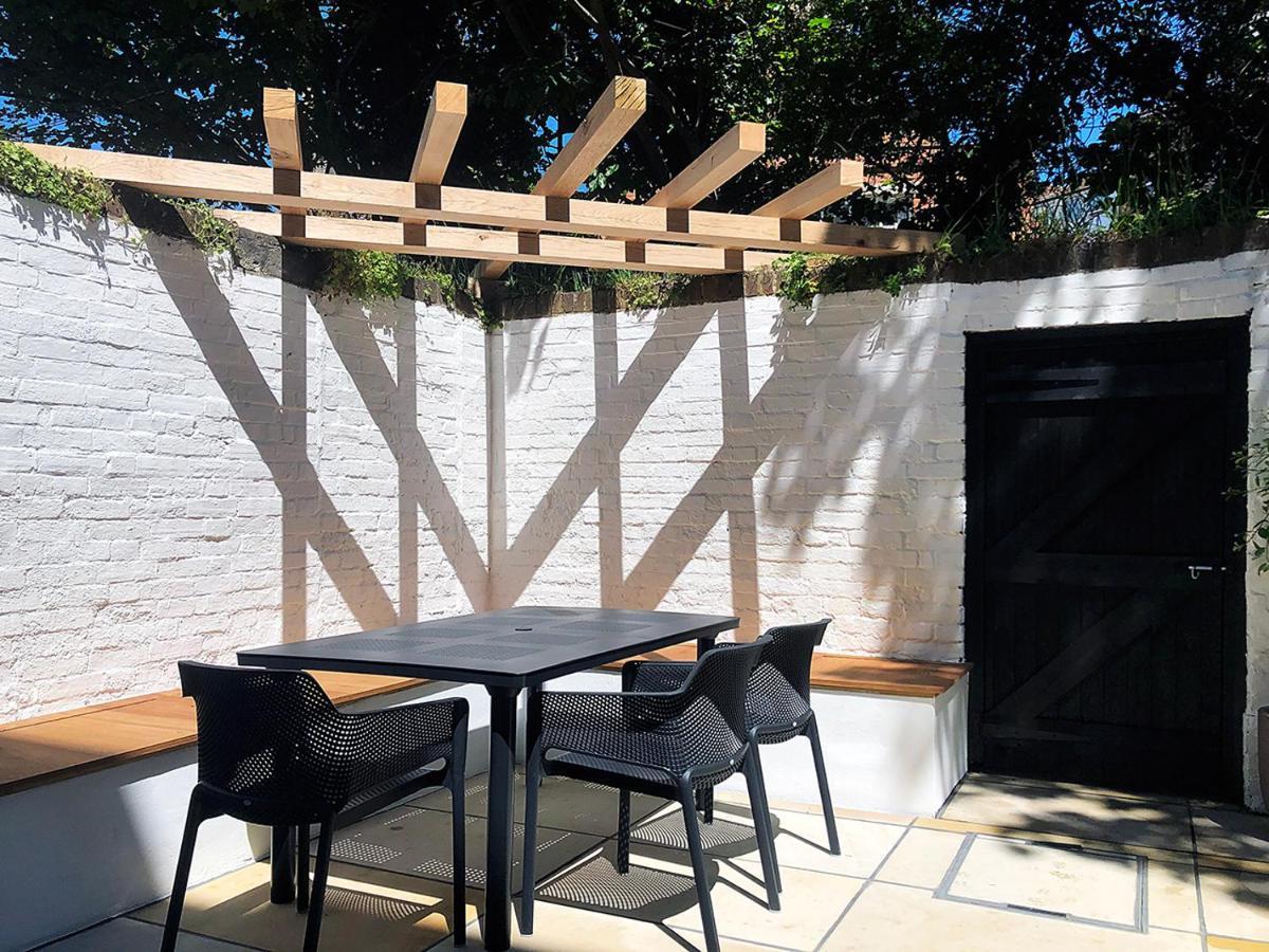Central Hastings, Stylish-Luxe, Seaside Apartment. Exterior photo