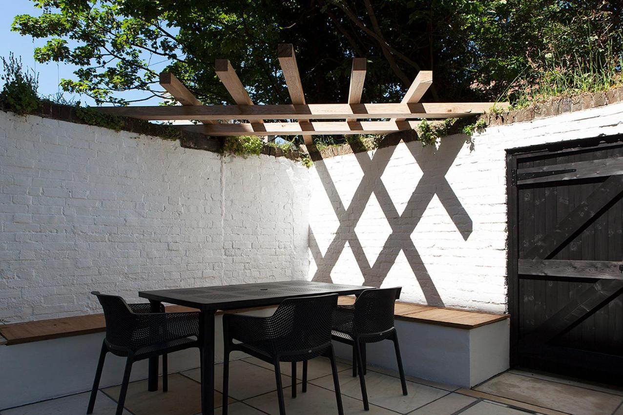 Central Hastings, Stylish-Luxe, Seaside Apartment. Exterior photo